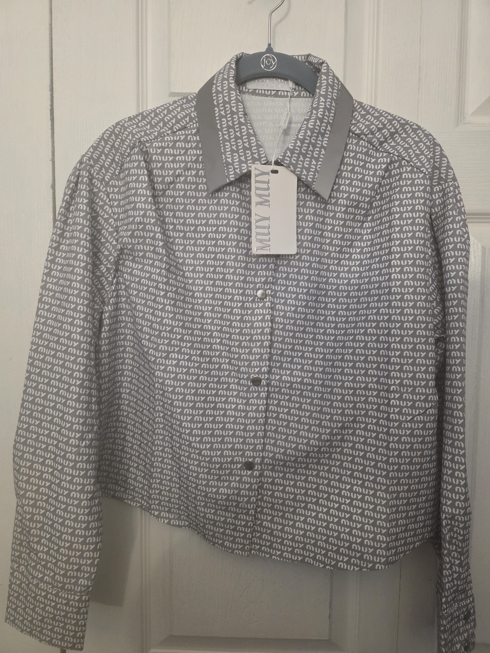 Muy Muy Gray Logo-Pattern Cropped Shirt Jacket